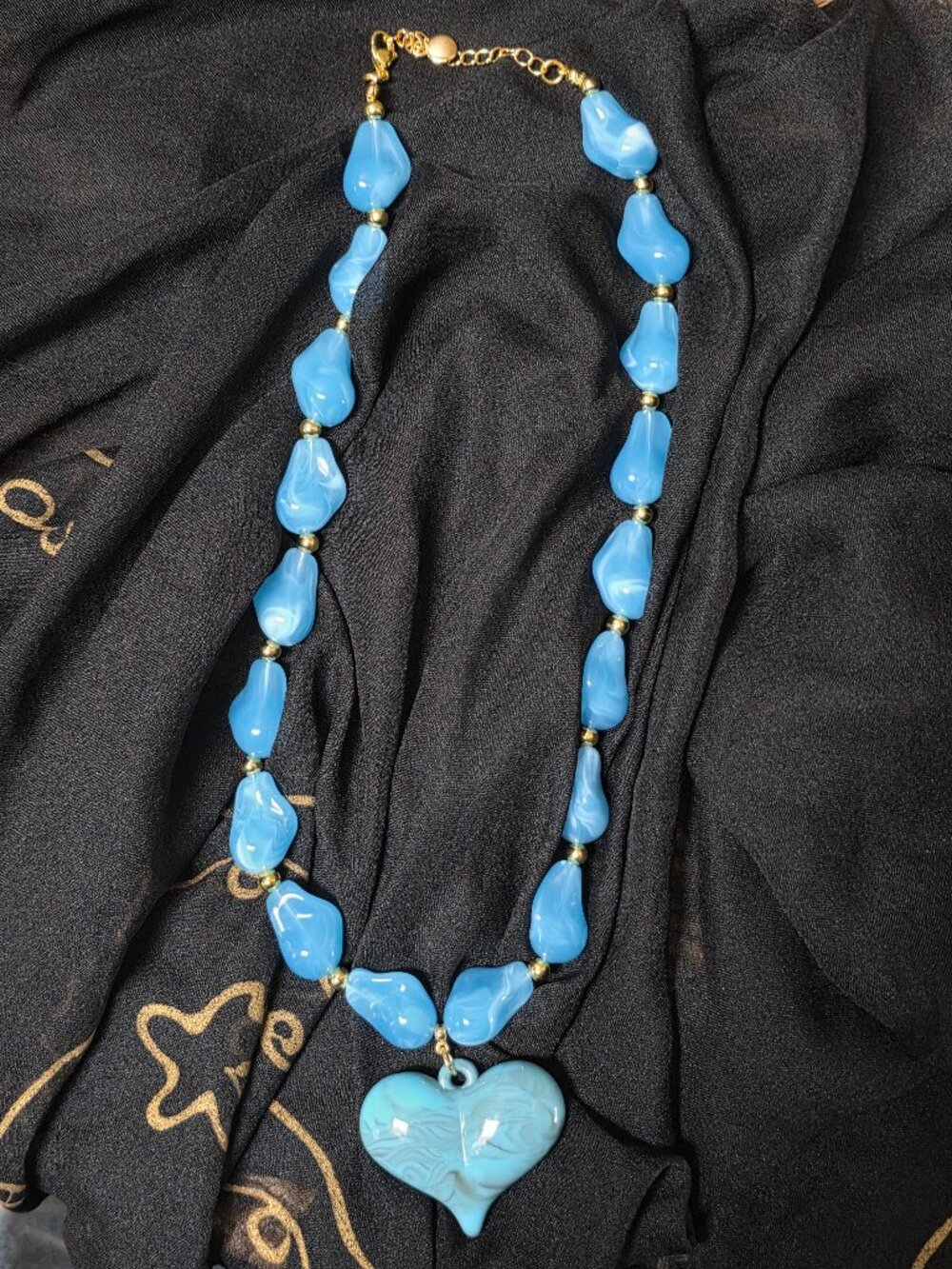 NWOT-Turquoise color beaded necklace